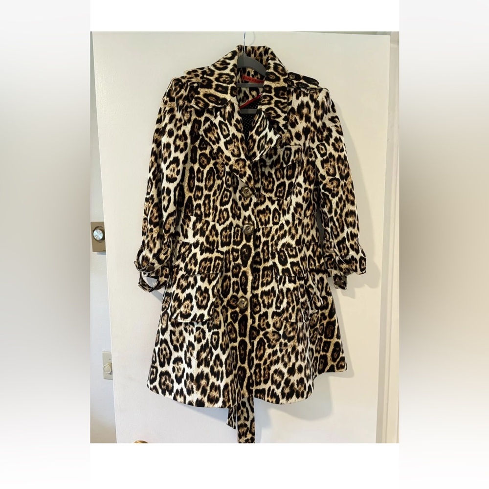 Small Alice + Olivia Leopard Trench. Fits very small.